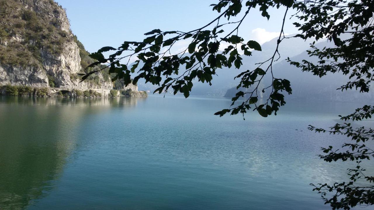 IseoLakeRental - Casa del Pescatore Riva di Solto Exterior foto